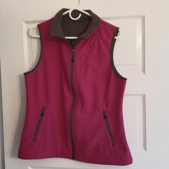 L.L.Bean Soft Shell Fuchsia Water Resistant Vest - Picture 1 of 6